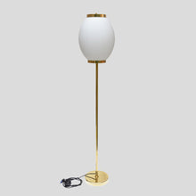 Load image into Gallery viewer, Pair of 1980s floor lamps brass and glass Italian design
