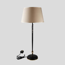 Load image into Gallery viewer, Pair of Midcentury arrow shaped base table lamps