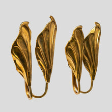Load image into Gallery viewer, Pair of Vintage brass shape leaf wall lights by Tommaso Barbi