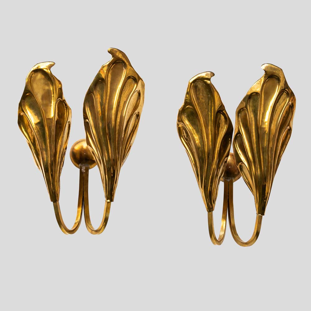 Pair of Vintage brass shape leaf wall lights by Tommaso Barbi
