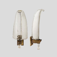 Load image into Gallery viewer, Pair of feather shaped wall lights by Tomaso Buzzi for Venini