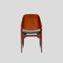 Load image into Gallery viewer, Set of 6 Fratelli Proserpio design chairs
