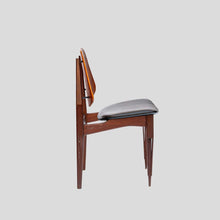 Load image into Gallery viewer, Set of 6 Fratelli Proserpio design chairs
