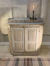 Load image into Gallery viewer, C1810 Swedish Gustavian buffet
