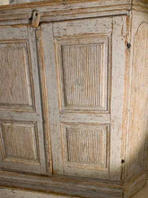 Load image into Gallery viewer, C1810 Swedish Gustavian buffet