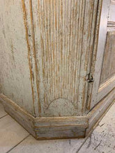 Load image into Gallery viewer, C1810 Swedish Gustavian buffet