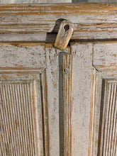 Load image into Gallery viewer, C1810 Swedish Gustavian buffet
