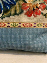 Load image into Gallery viewer, Vintage cushions