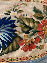 Load image into Gallery viewer, Vintage cushions