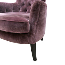 Load image into Gallery viewer, English 1980s Large Single Wingback Chair with Capitoné Backrest