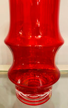 Load image into Gallery viewer, 1960s Finnish Riihimaki Red Vase by Tamara Aladin