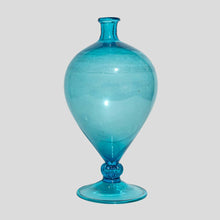 Load image into Gallery viewer, 1920s aquamarine Veronese vase by Vittorio Zecchin for Venini
