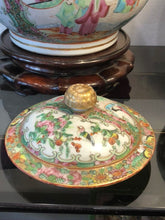 Load image into Gallery viewer, 19th century Famille Verte Chinese canton ware ginger jars and lids
