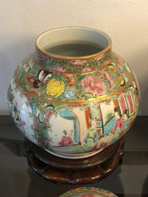Load image into Gallery viewer, 19th century Famille Verte Chinese canton ware ginger jars and lids
