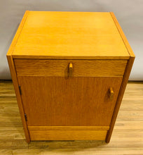Load image into Gallery viewer, 1950s Stag Furniture Oak &#39;Savanna Range&#39; Bedside Table
