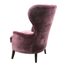 Load image into Gallery viewer, English 1980s Large Single Wingback Chair with Capitoné Backrest
